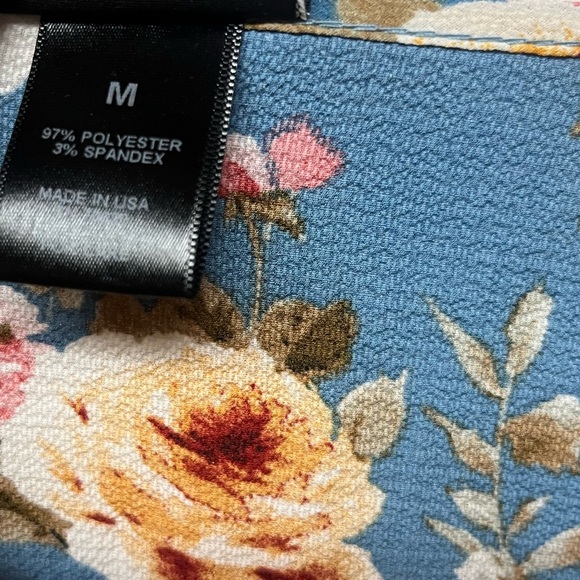 Rue21 Blue Floral Patterned Top. Medium - Picture 4 of 6